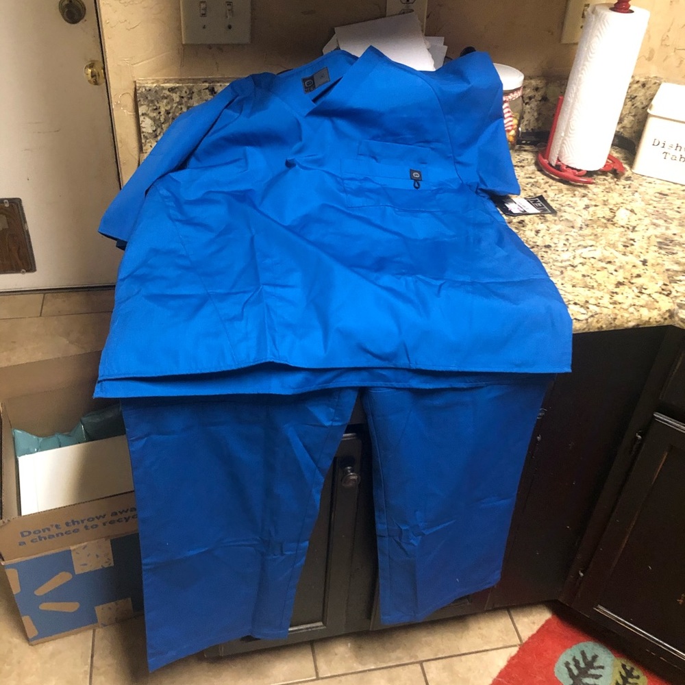 Men’s scrubs